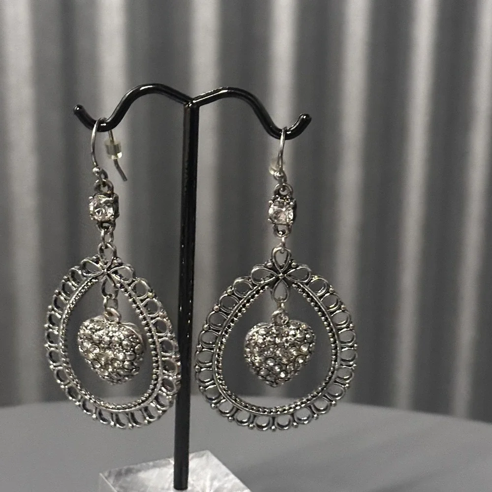Silver Tone Rhinestone Heart Teardrop Filigree Dangle Earrings Pave‎ Pierced